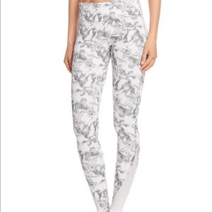 New without tags Onzie floral white/gray leggings
